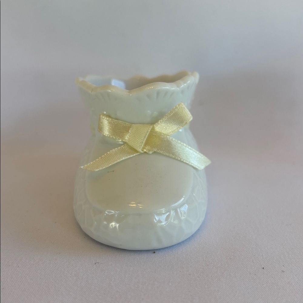 Vintage 2001 Baby Adorable White With Yellow Bow Bootie Porcelain Favor - Picture 2 of 11